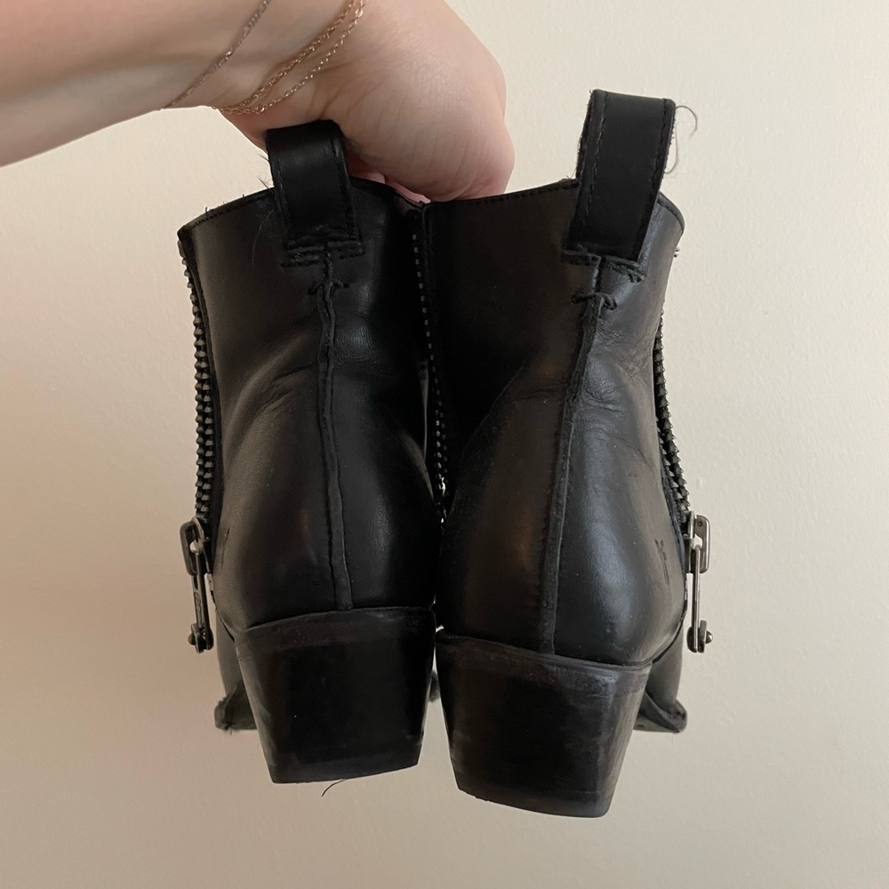 Women’s Frye Sacho Moto Shortie Boot in Black Leather | size 8 - Picture 7 of 9